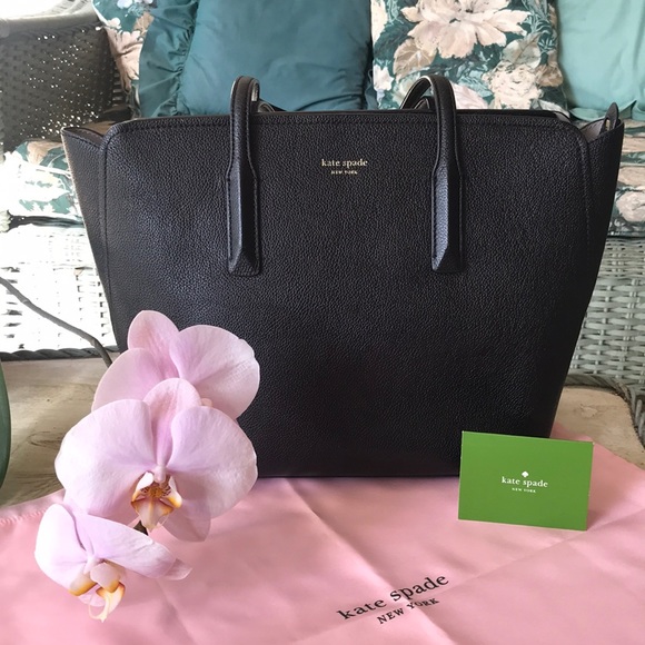 kate spade Handbags - KATE SPADE NWOT SAFFIANO LEATHER LEATHER LINED BAG